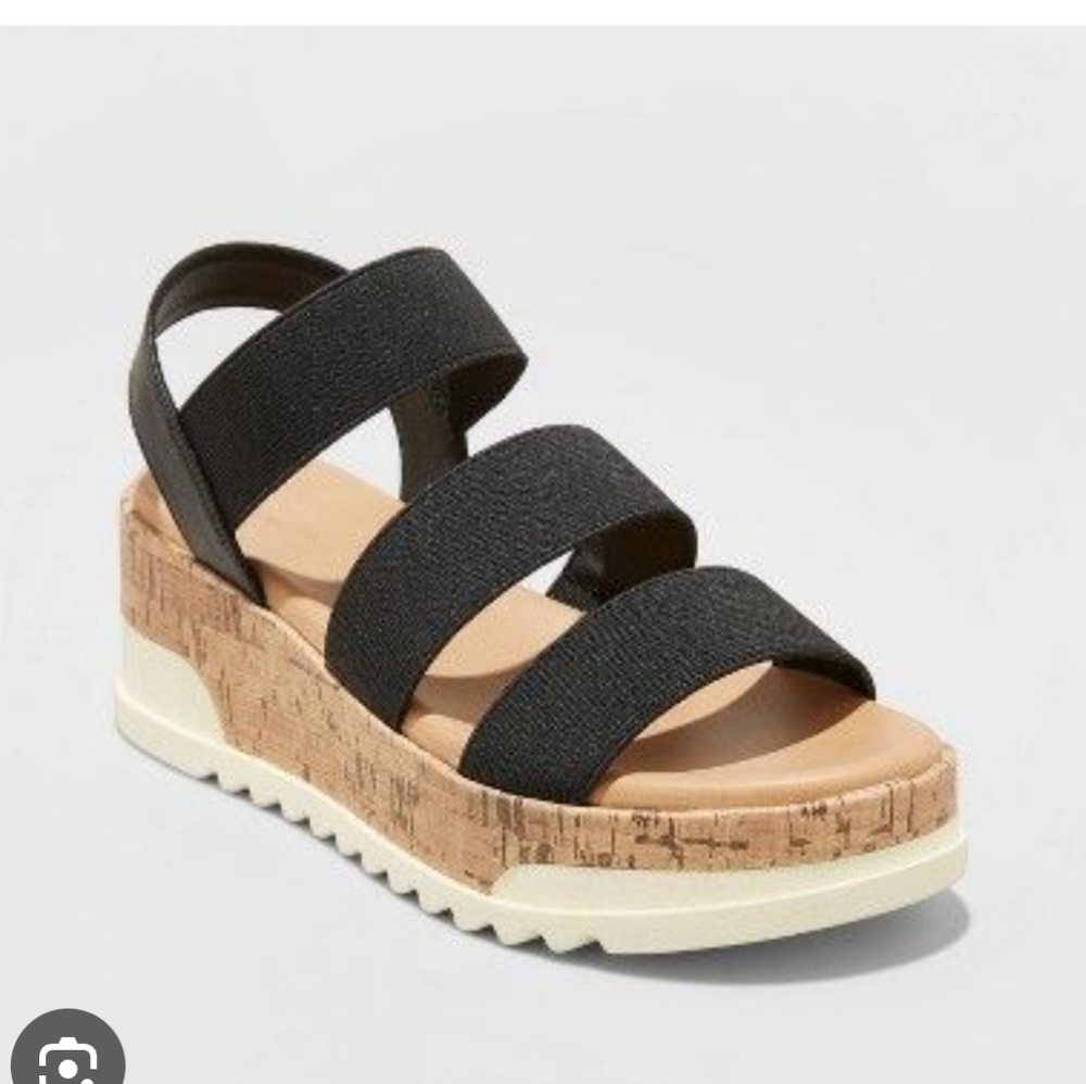 Universal Thread- Target wedge Sandles in Size 10